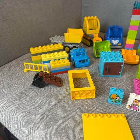 Huge Lot of Duplos 80+ Building Blocks Bricks Unique Door Bridge Vehicle Slide - Picture 2 of 10